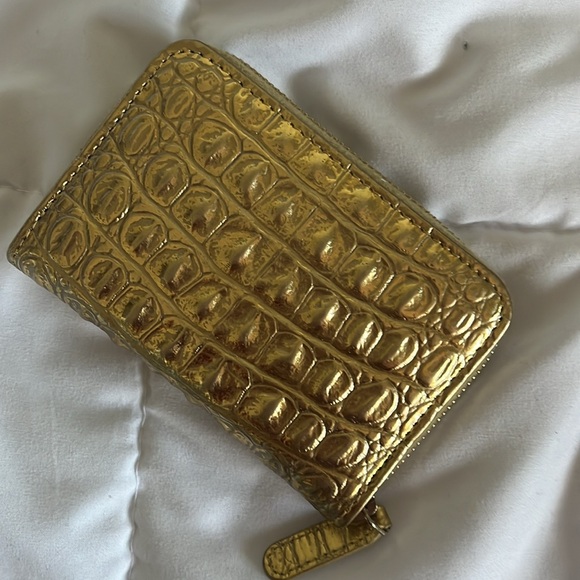 Chanel Egyptian Gold Croc Embossed Zip Around Card Holder - Picture 13 of 16
